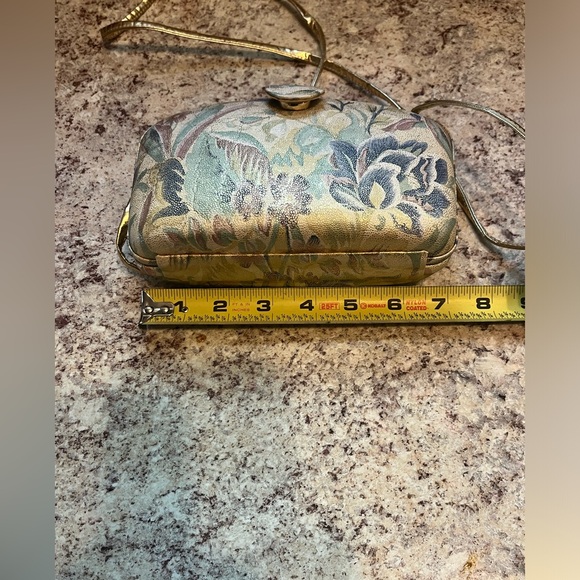 Vintage crossbody flower clutch handbag - Picture 2 of 8